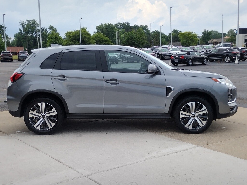 2025 Mitsubishi Outlander Sport SE photo 4
