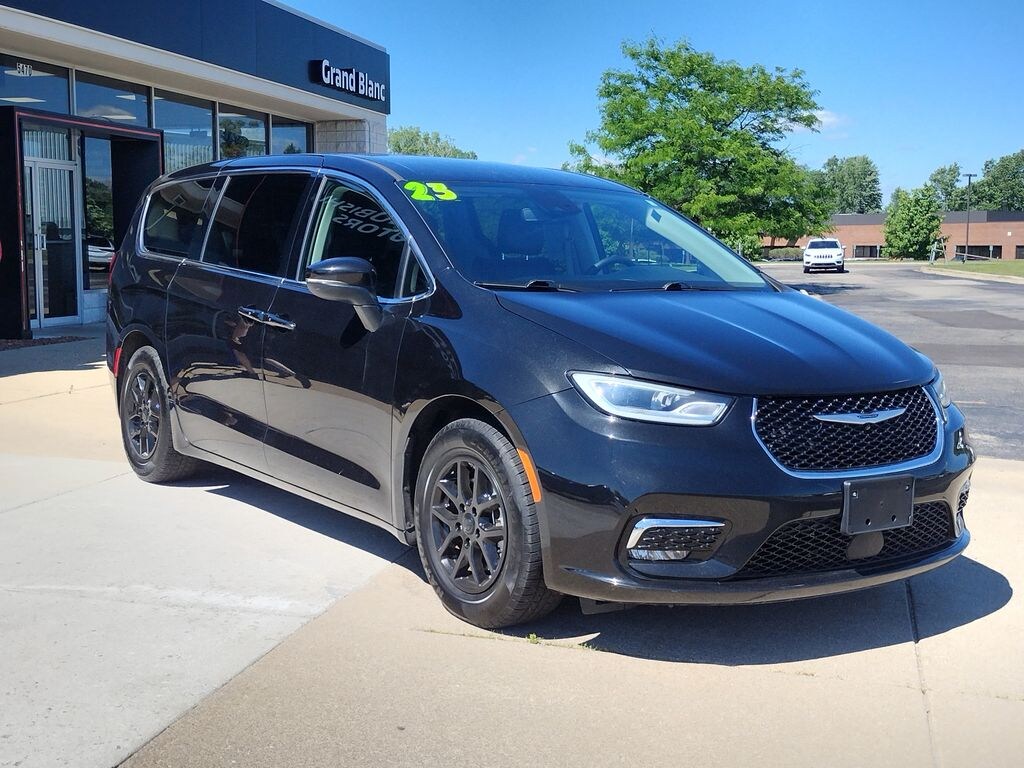 Used 2023 Chrysler Pacifica Touring L Van Passenger Van