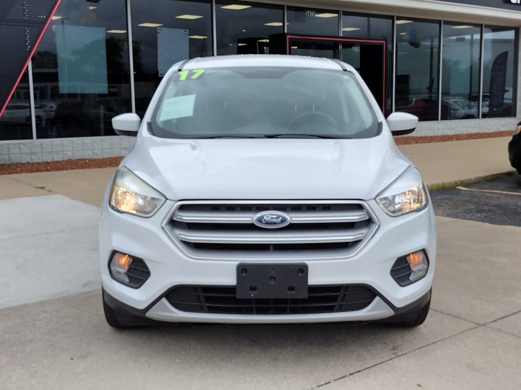 Used 2017 Ford Escape SE with VIN 1FMCU9GD3HUC21235 for sale in Grand Blanc Township, MI