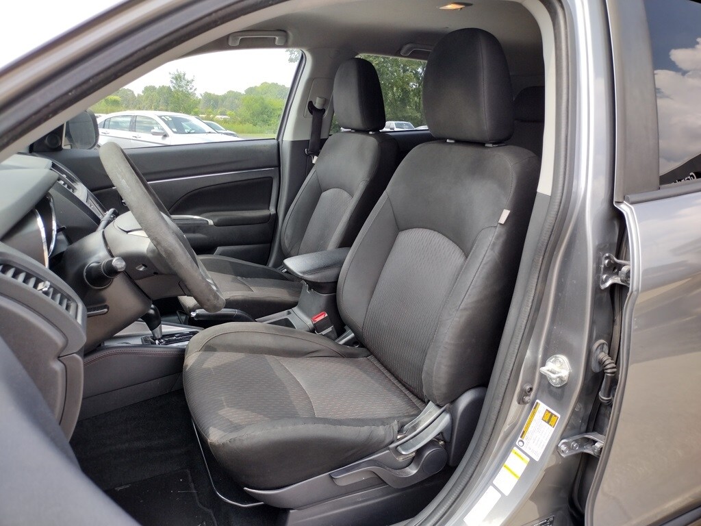 2019 Mitsubishi Outlander Sport ES photo 2