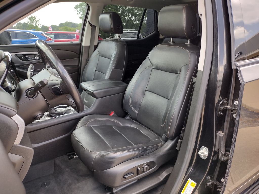 Used 2021 Chevrolet Traverse Premier with VIN 1GNEVKKW8MJ114212 for sale in Grand Blanc Township, MI
