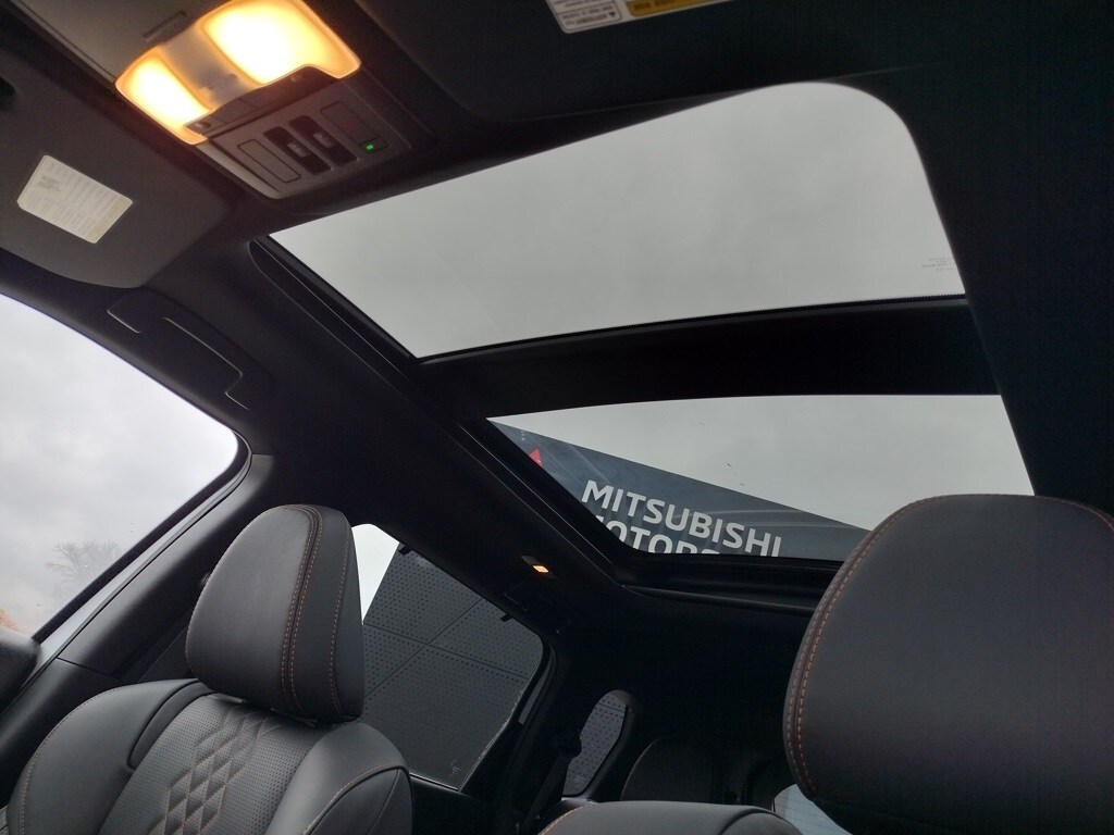 New 2025 Mitsubishi Outlander PHEV SEL SUV