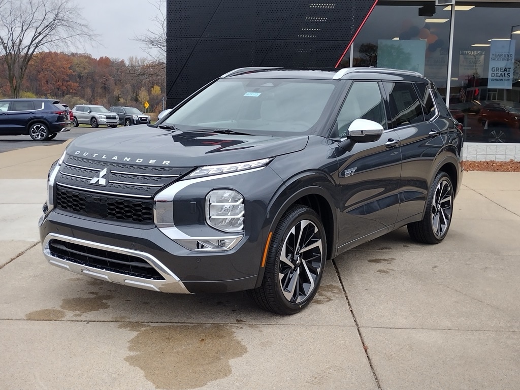 2025 Mitsubishi Outlander Plug-in Hybrid SEL's photo