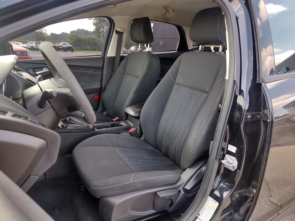 Used 2018 Ford Focus SE with VIN 1FADP3F24JL262231 for sale in Grand Blanc Township, MI