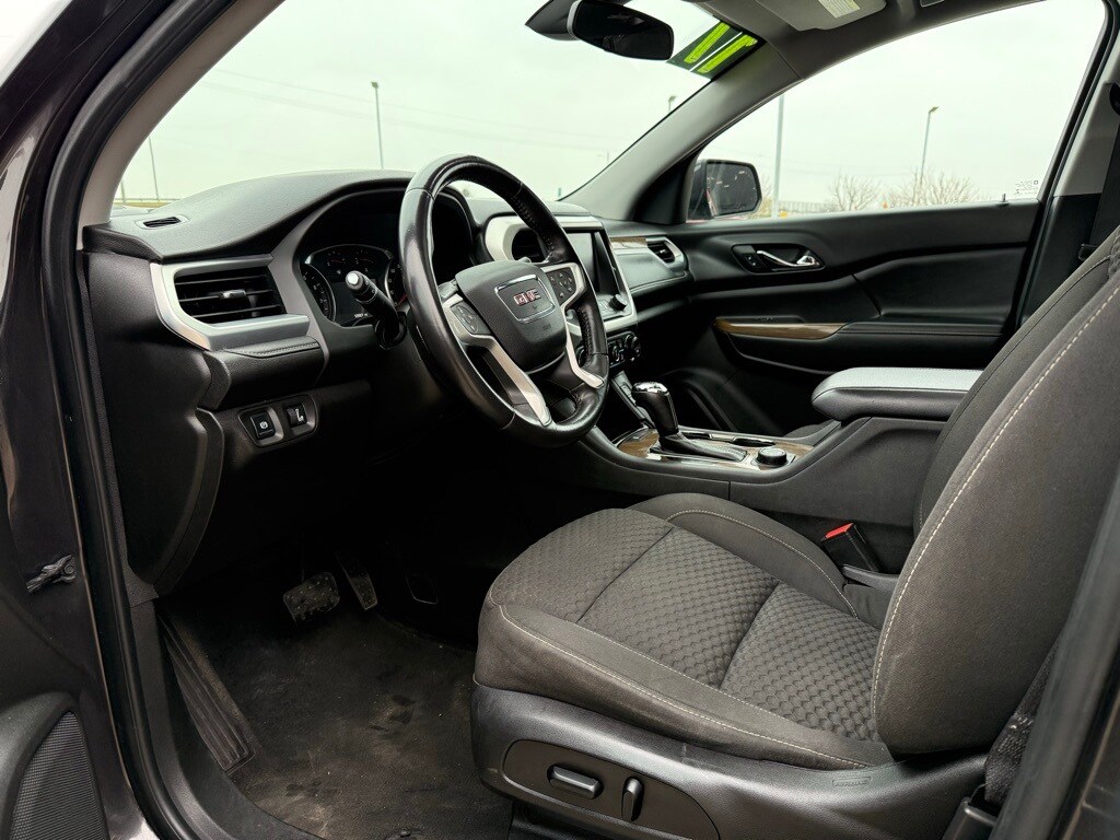 2017 Gmc Acadia SLE photo 2