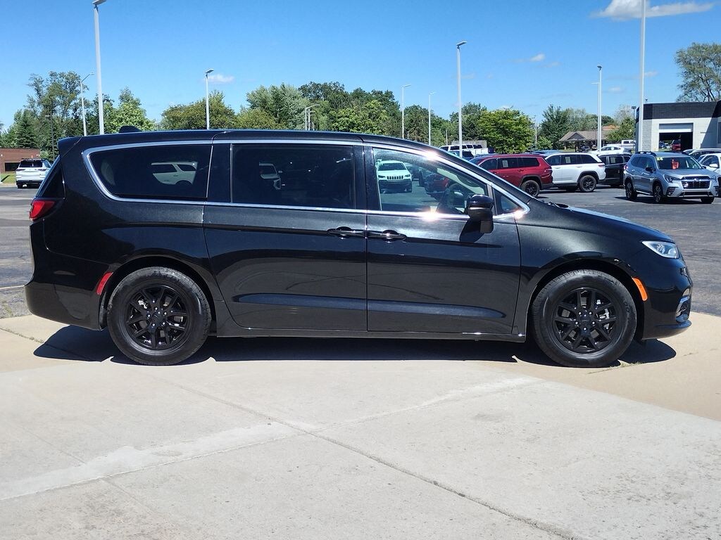 Used 2023 Chrysler Pacifica Touring L Van Passenger Van