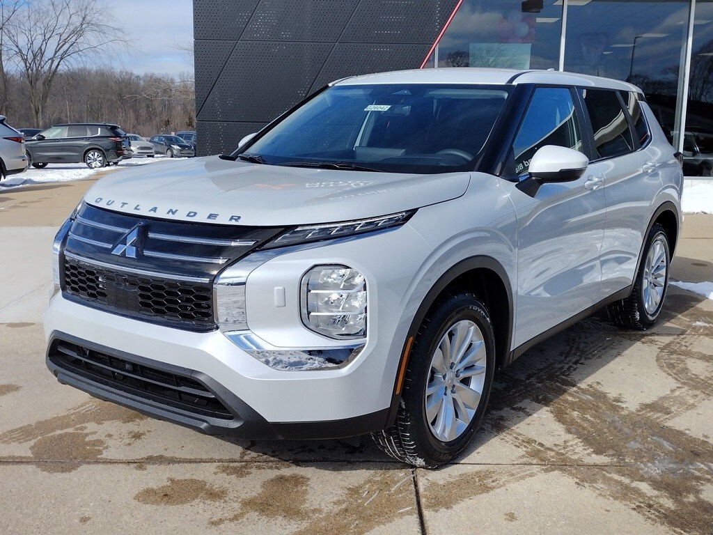 New 2026 Mitsubishi Outlander ES SUV