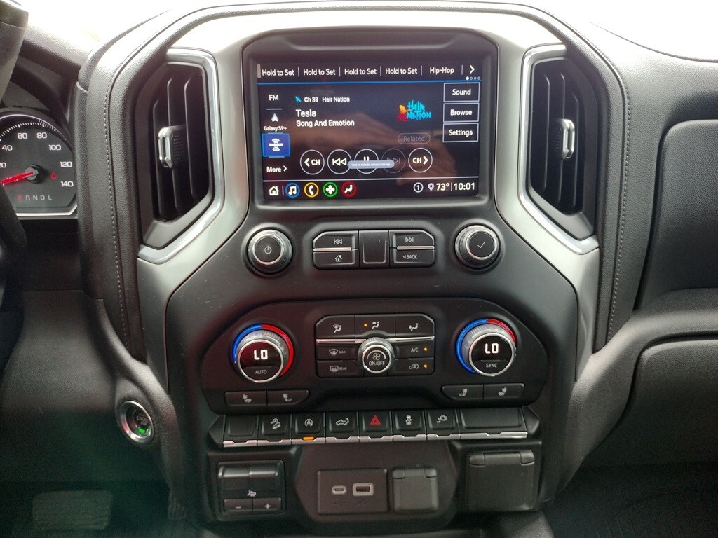 2020 Chevrolet Silverado 1500 RST photo 3