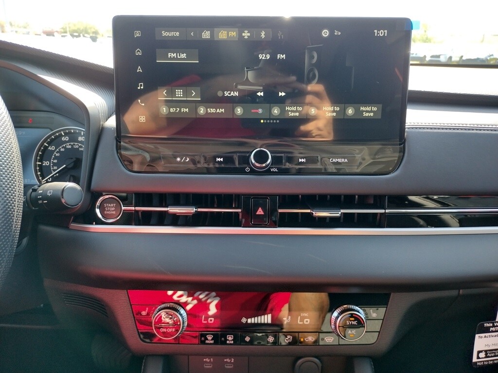 2025 Mitsubishi Outlander ES photo 3