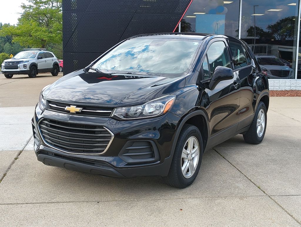 Used 2018 Chevrolet Trax LS with VIN 3GNCJNSB5JL225063 for sale in Grand Blanc Township, MI