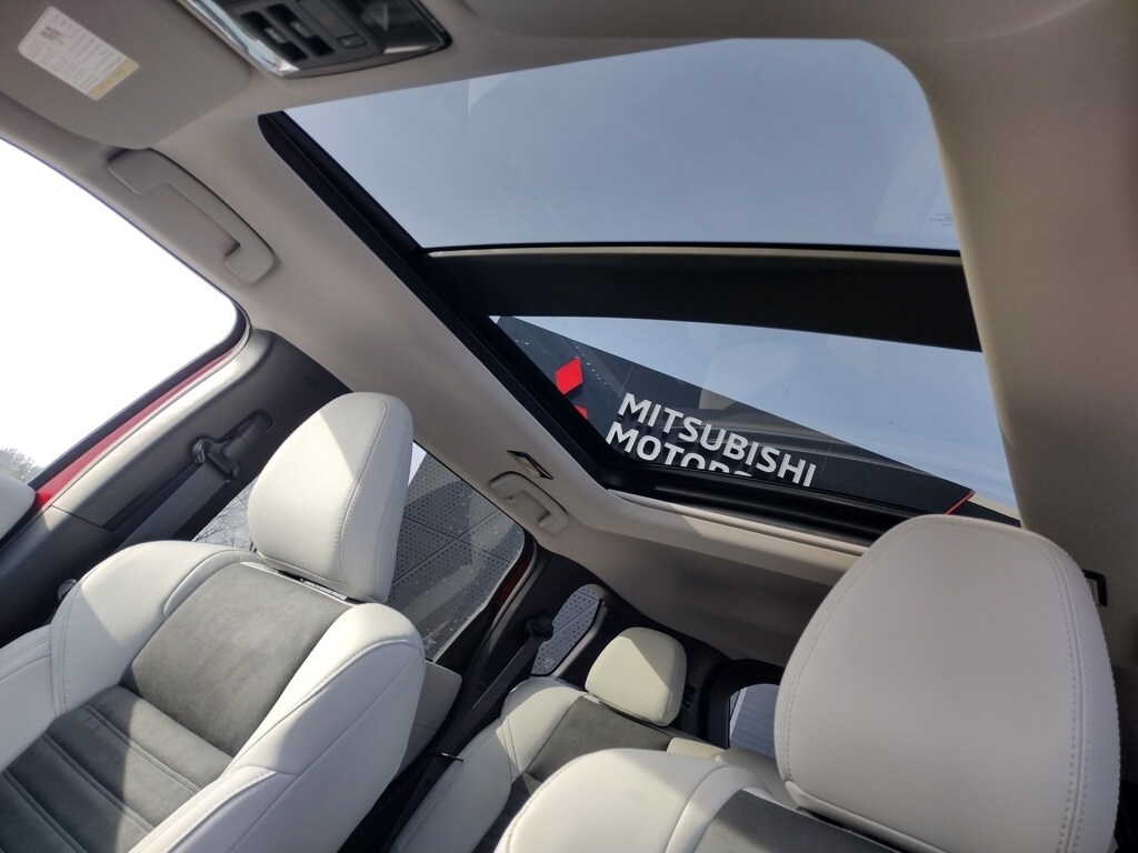 New 2026 Mitsubishi Outlander SE SUV