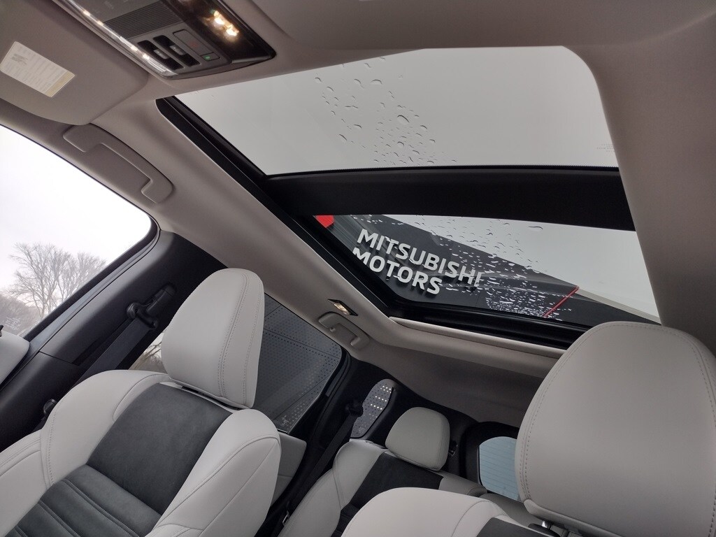 New 2026 Mitsubishi Outlander SE SUV