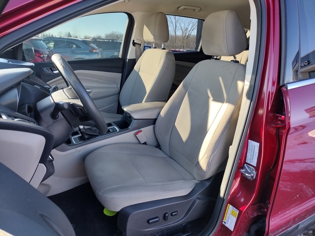 Used 2017 Ford Escape SE with VIN 1FMCU0GDXHUA32576 for sale in Grand Blanc Township, MI
