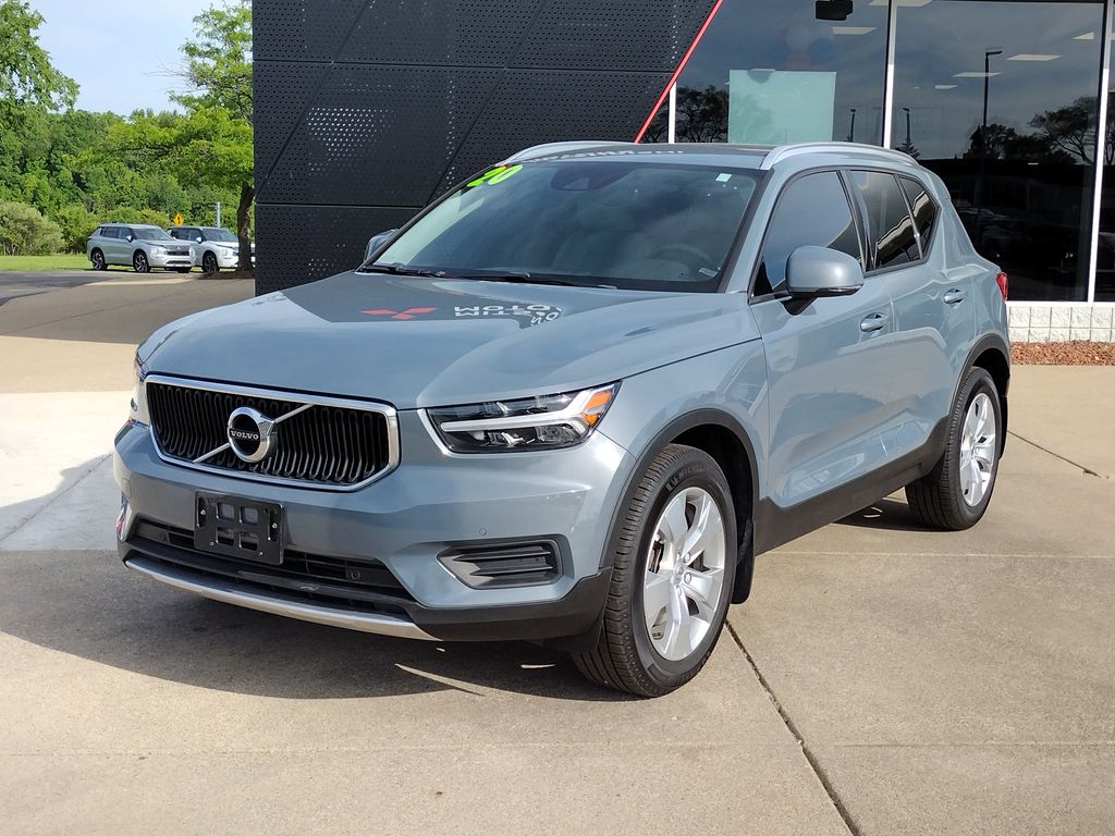 2020 Volvo XC40 T4 Momentum's photo