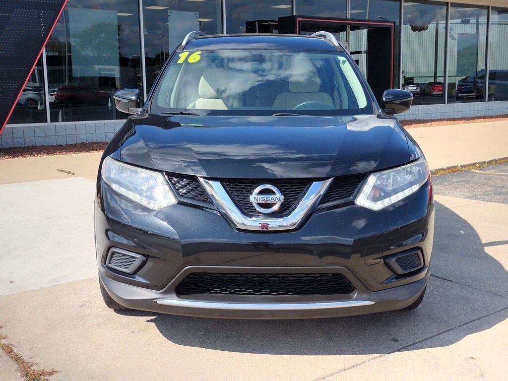 2016 Nissan Rogue S photo 2