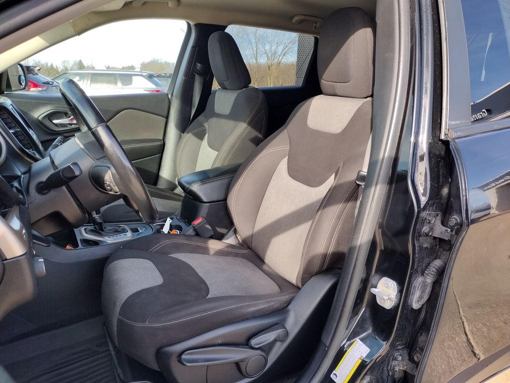 Used 2018 Jeep Cherokee Sport Altitude with VIN 1C4PJLAB2JD595182 for sale in Grand Blanc Township, MI