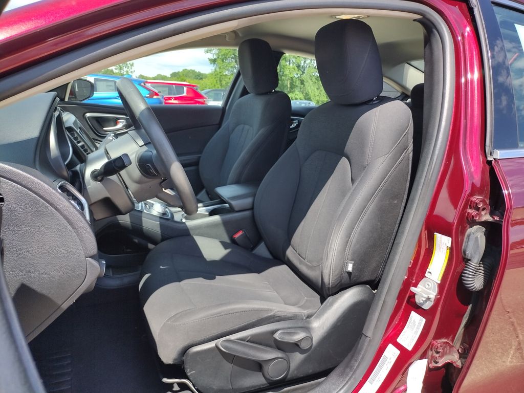 Used 2016 Chrysler 200 LX with VIN 1C3CCCFB8GN189898 for sale in Grand Blanc Township, MI