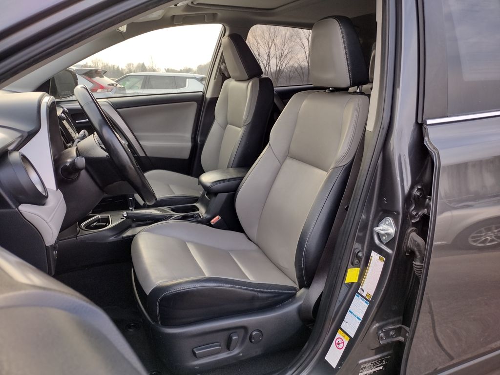 Used 2018 Toyota RAV4 Limited with VIN JTMDFREV2JJ726026 for sale in Grand Blanc Township, MI