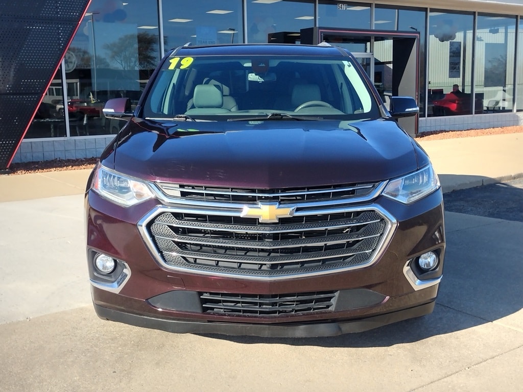 Used 2019 Chevrolet Traverse Premier with VIN 1GNEVKKW5KJ110681 for sale in Grand Blanc Township, MI
