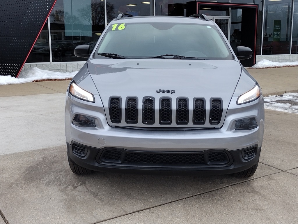 Used 2016 Jeep Cherokee Sport with VIN 1C4PJMAB4GW352900 for sale in Grand Blanc Township, MI