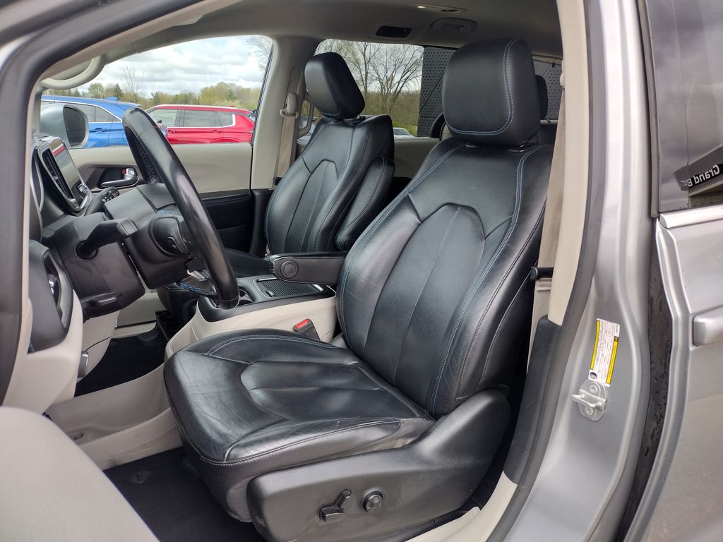 Used 2021 Chrysler Pacifica Touring L with VIN 2C4RC1BG8MR527648 for sale in Grand Blanc Township, MI