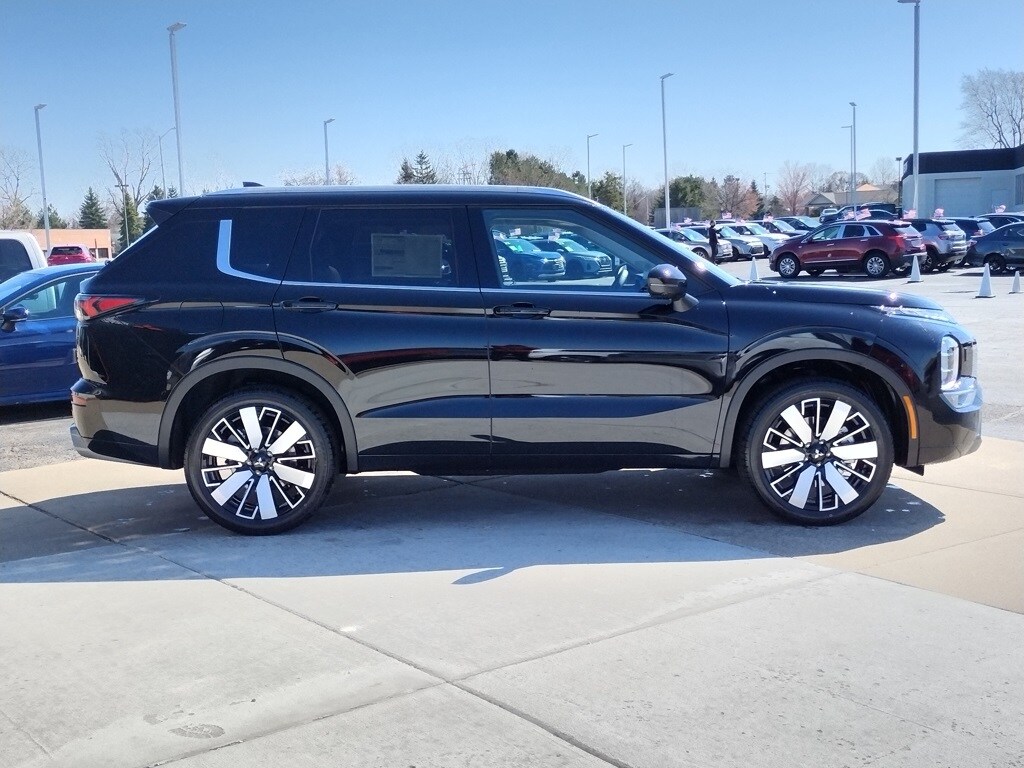 2025 Mitsubishi Outlander SEL photo 4
