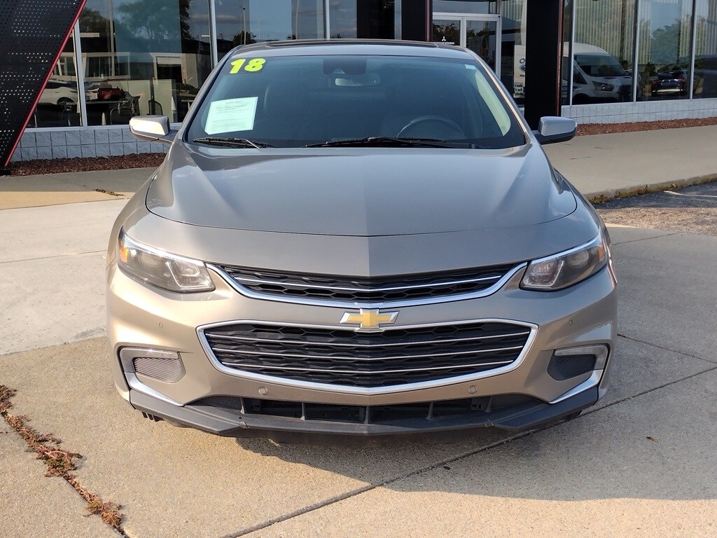2018 Chevrolet Malibu 1LT photo 2