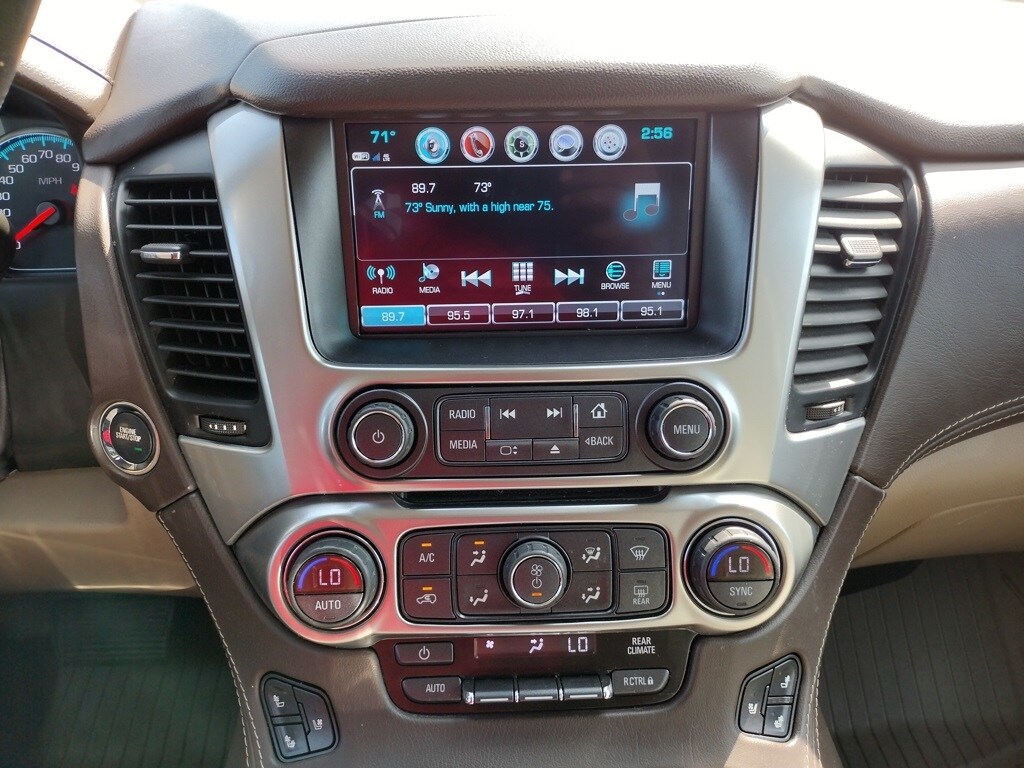 2019 Chevrolet Suburban Premier photo 2