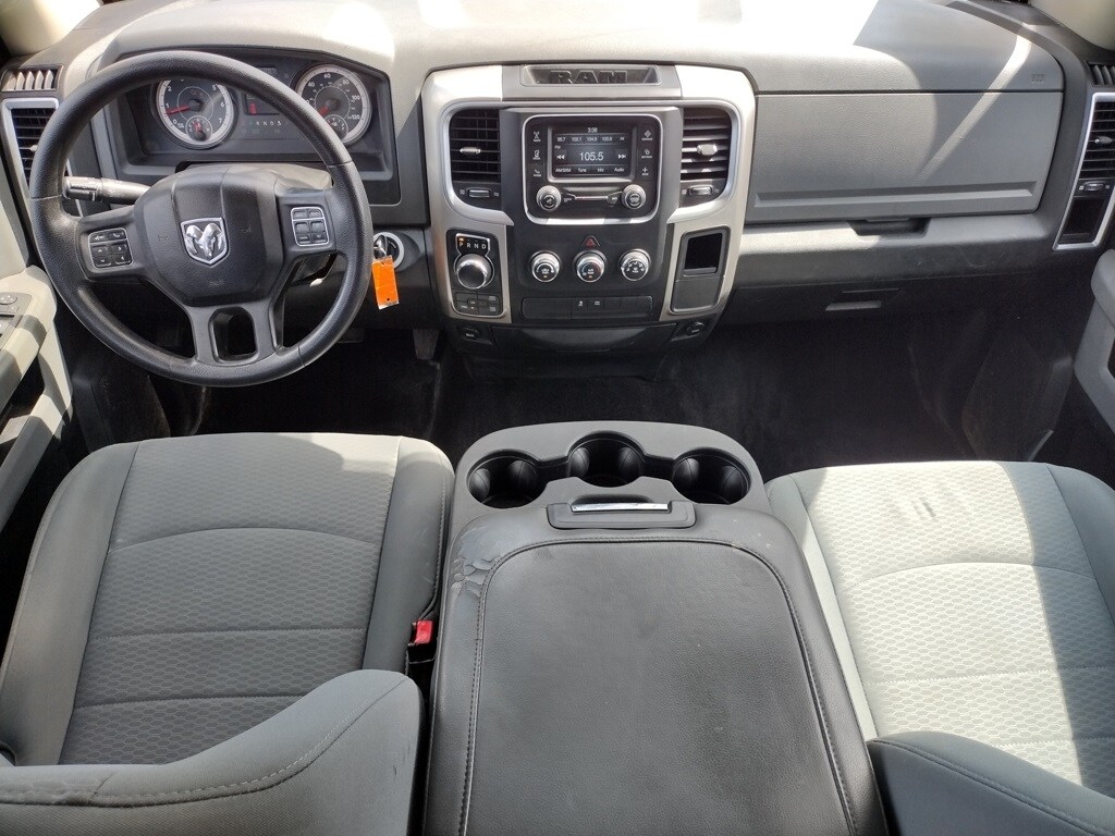 2016 Ram 1500 SLT photo 3