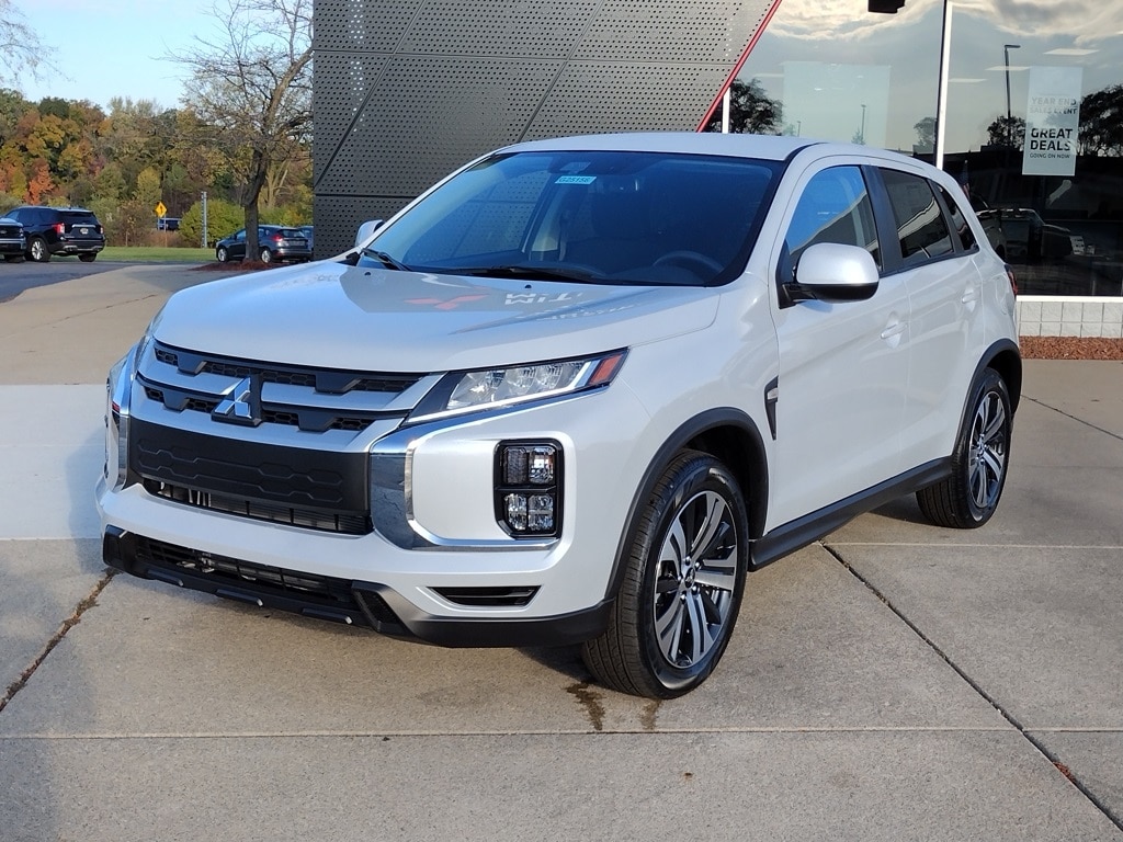 2025 Mitsubishi Outlander Sport ES's photo