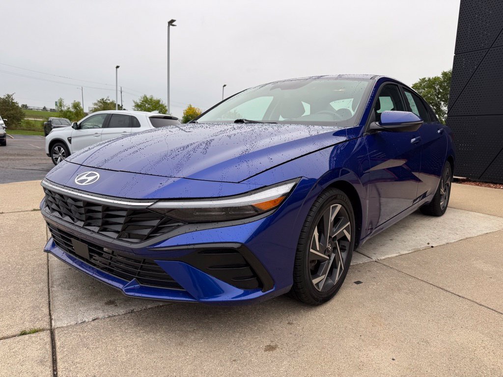 Used 2025 Hyundai Elantra Limited Sedan