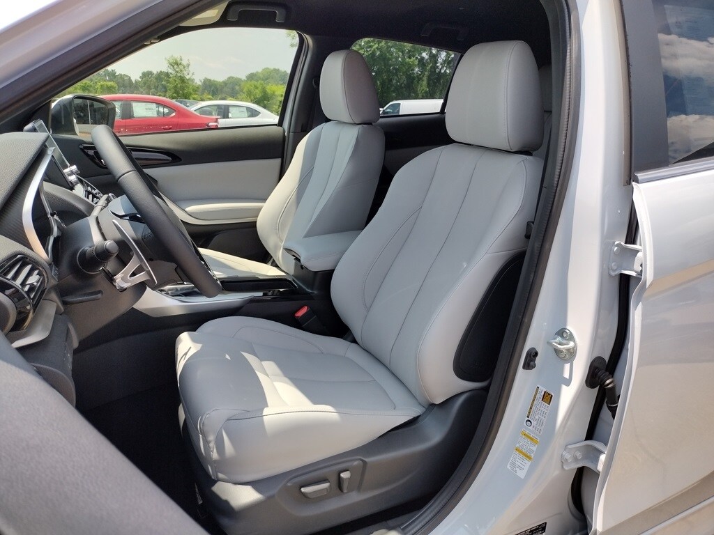 2025 Mitsubishi Eclipse Cross SEL photo 2