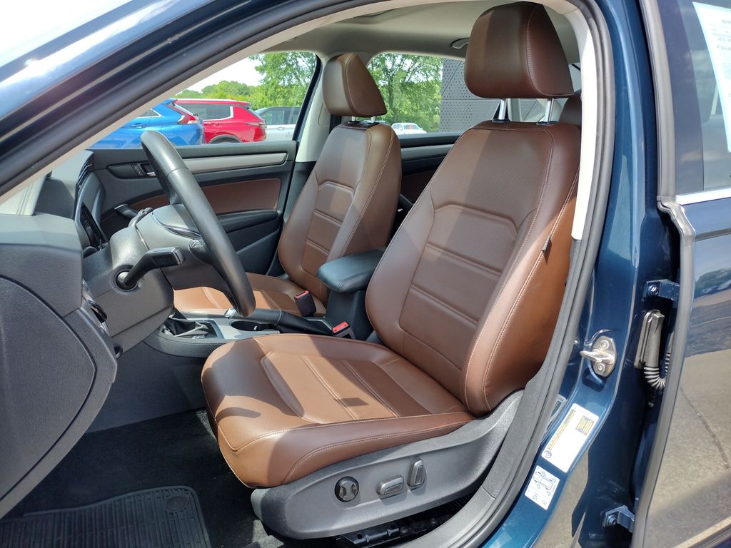 Used 2021 Volkswagen Passat SE with VIN 1VWSA7A35MC008393 for sale in Grand Blanc Township, MI