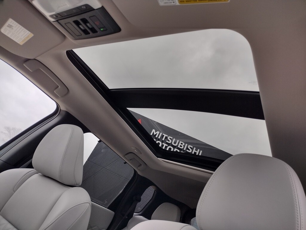 New 2025 Mitsubishi Outlander PHEV SEL SUV