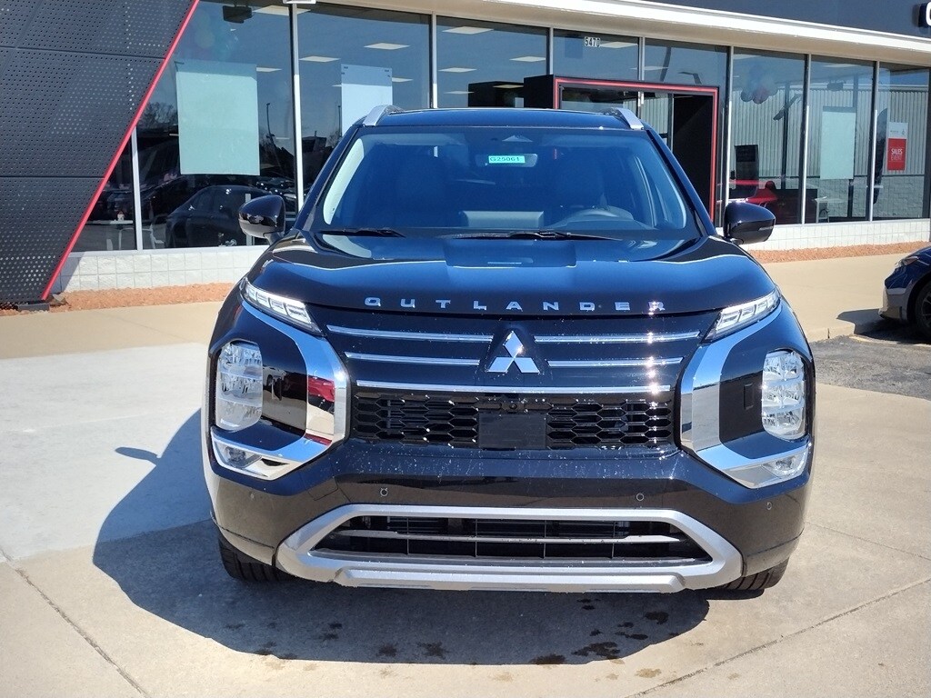 2025 Mitsubishi Outlander SEL photo 2