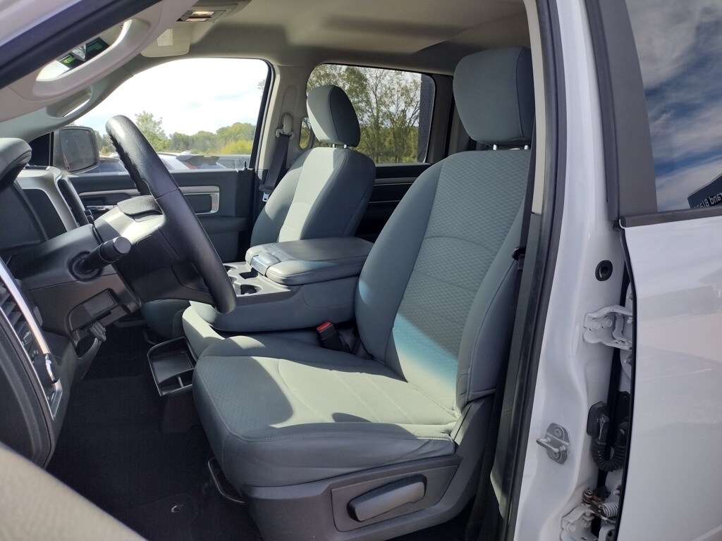 2019 Ram 1500 Classic SLT photo 2