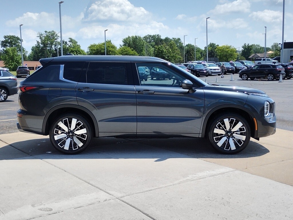 2025 Mitsubishi Outlander SEL photo 4