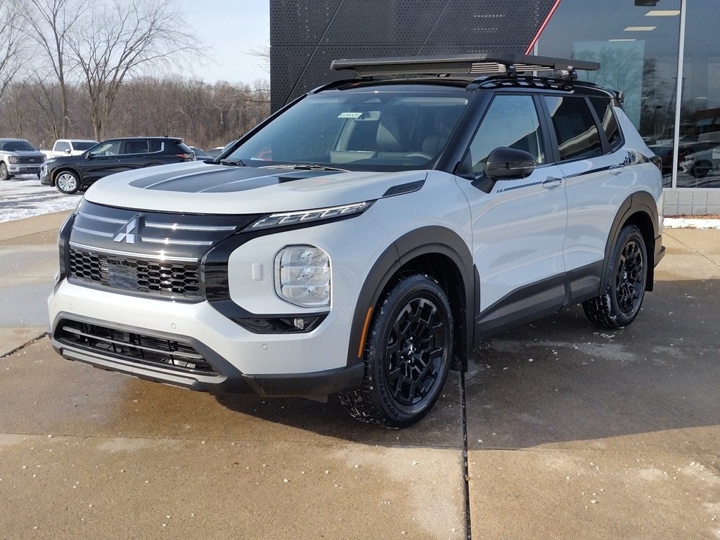 2026 Mitsubishi Outlander Trail Edition's photo