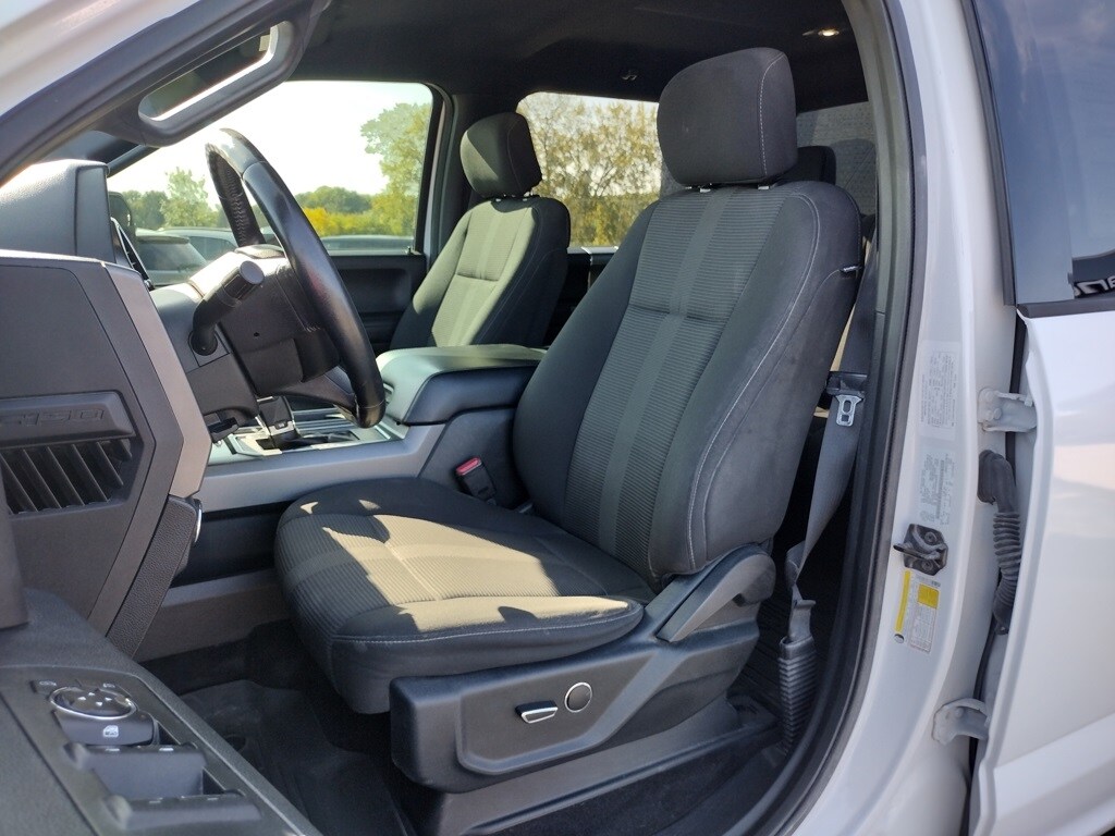 2017 Ford F-150 XLT photo 2