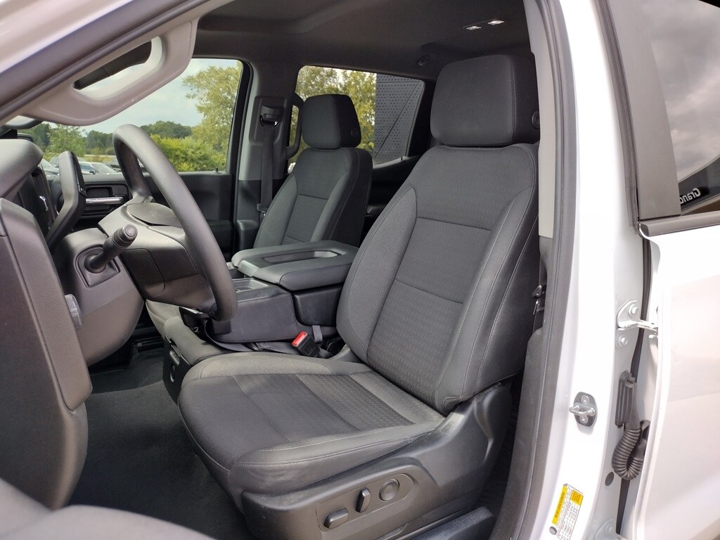 2022 Chevrolet Silverado 1500 Custom photo 2