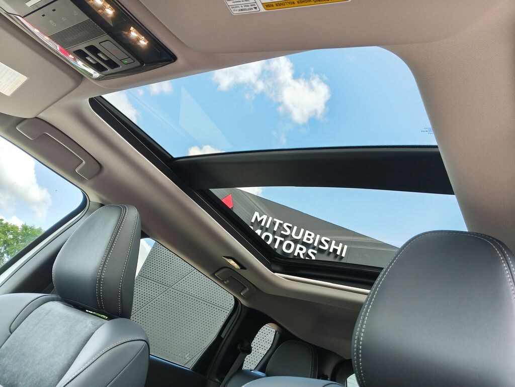 New 2026 Mitsubishi Outlander SE SUV