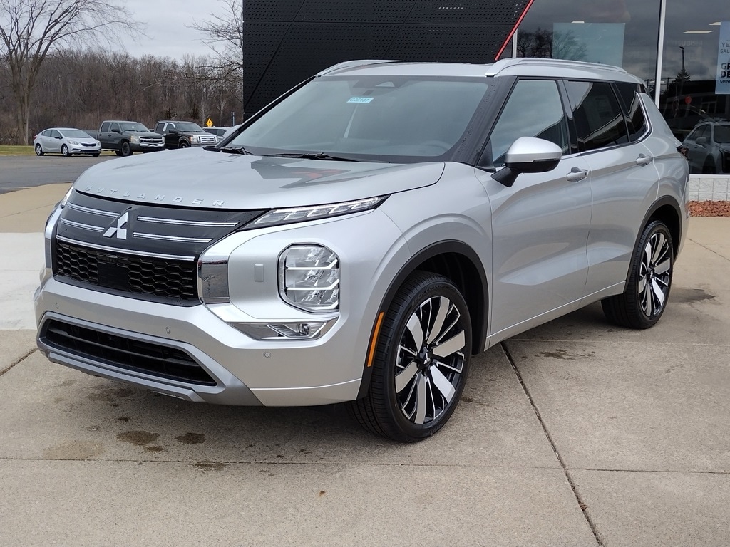 2025 Mitsubishi Outlander SEL's photo