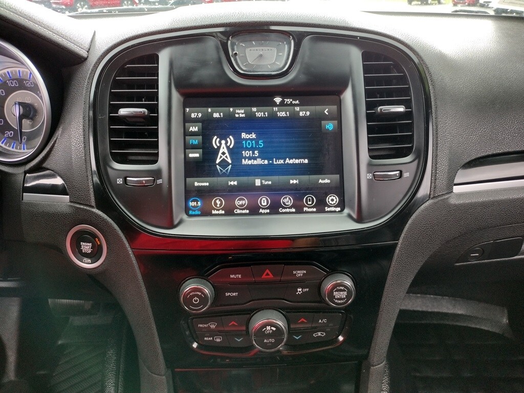 2019 Chrysler 300 S photo 3