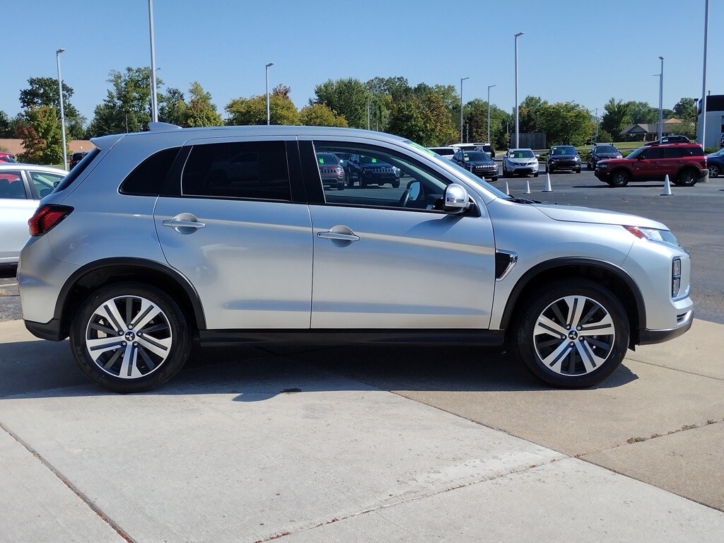2023 Mitsubishi Outlander Sport SE photo 4