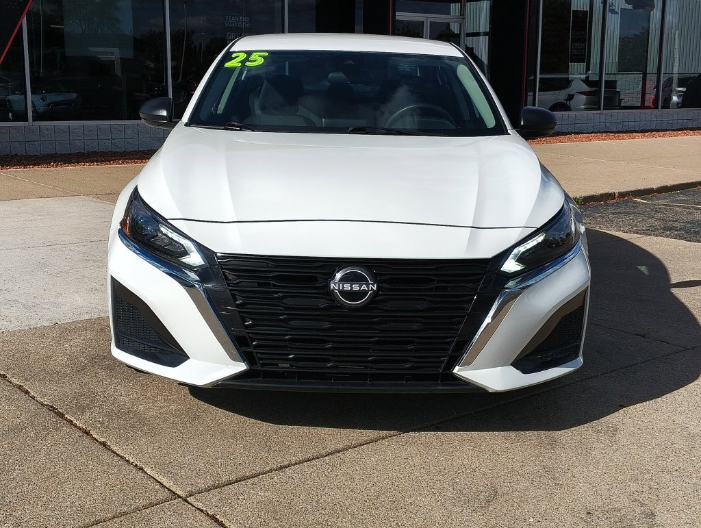 Used 2025 Nissan Altima SV with VIN 1N4BL4DV8SN338447 for sale in Grand Blanc Township, MI