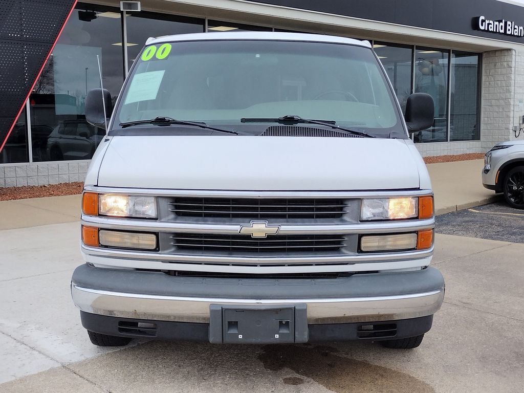Used 2000 Chevrolet Express Base with VIN 1GNFG15R1Y1183330 for sale in Grand Blanc Township, MI