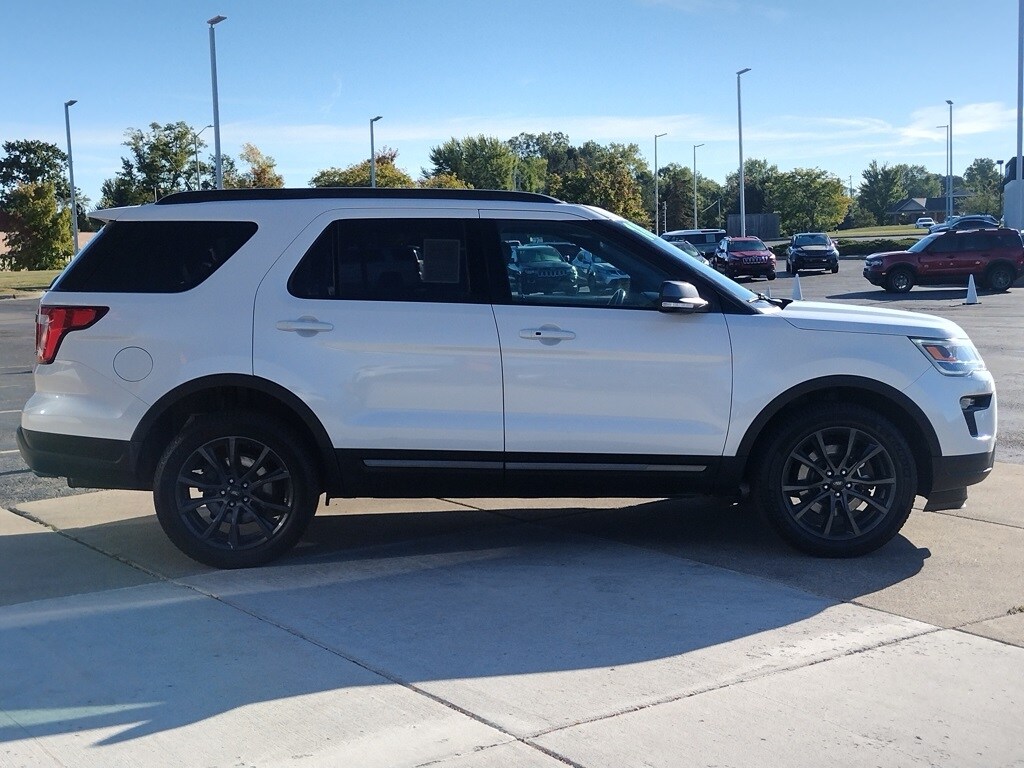 2018 Ford Explorer XLT photo 3