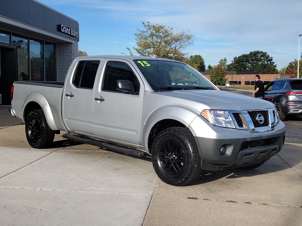 2015 Nissan Frontier SV photo 3