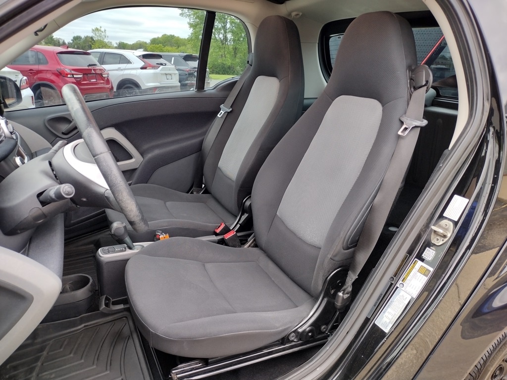 Used 2015 smart fortwo pure with VIN WMEEJ3BA0FK819289 for sale in Grand Blanc, MI
