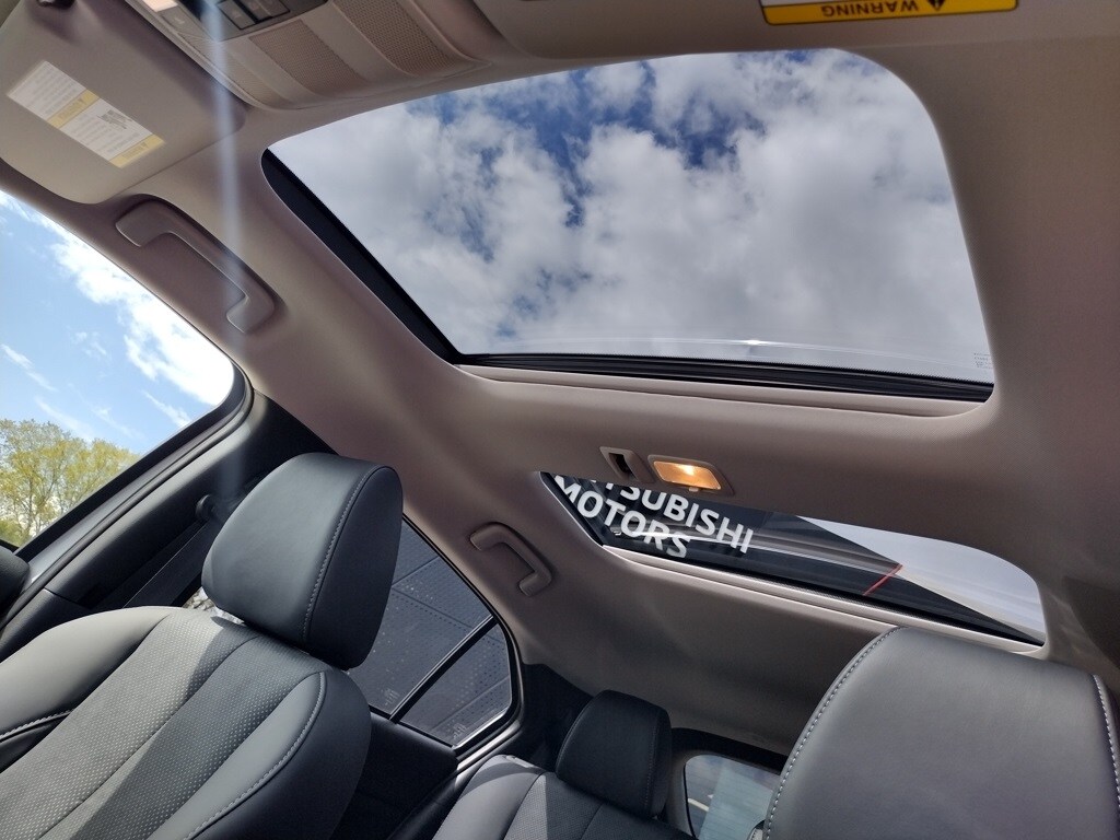 2026 Mitsubishi Eclipse Cross SE photo 3